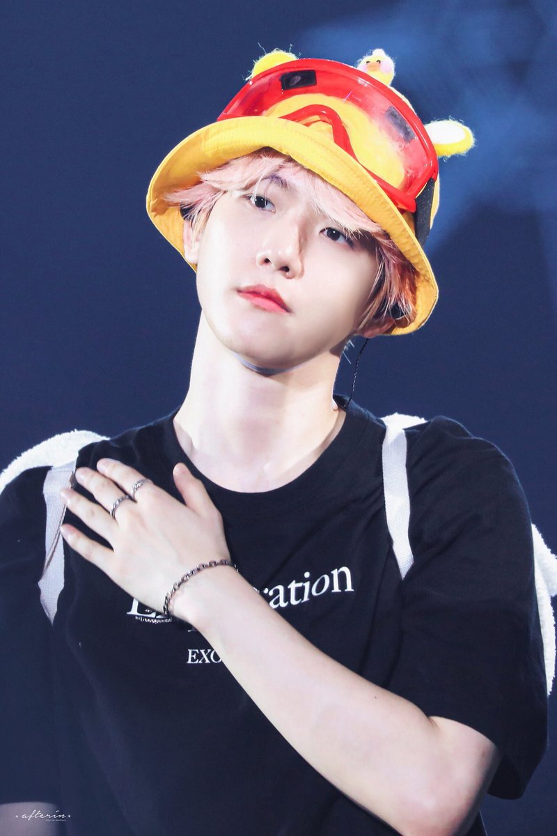 EXOfanbase_Int's tweet photo. HPBD to our precious Baekhyun 🎊🎉🎈🎁🎂

EXO-L wish you to always fill with happiness and always be healthy. Thanks for all your hard work &amp; for being a part of EXO. Hope you will continue to be successful in everything you do❣️

#HappyBaekhyunDay
#자랑스러운_큥이날
@weareoneEXO https://t.co/W3CRQimeEC