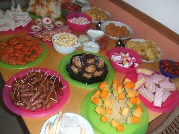 SeaBreamView's tweet photo. Unfortunately due to social distancing and gastric band issues, Greedy Tea Man cannot attend tonight’s Final but has laid on a light snack to graze on after 50 overs...#SixesandWicketsKO #WATB @BexleyCC https://t.co/WmOyjE8h74