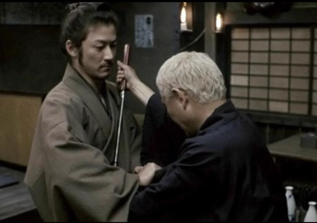 @minnano_dogaww 兄「こんな狭いところで刀そんなふうに掴んじゃダメだよ」 