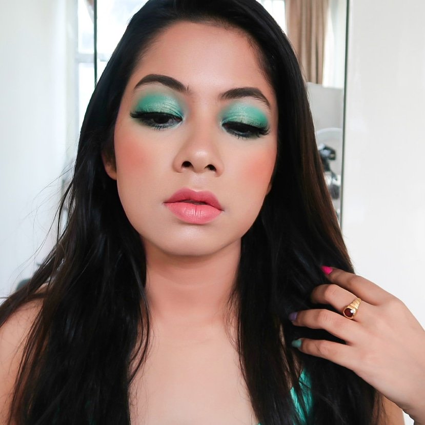 MailPiya's tweet photo. Following the trend. Created this mint green pastel eyelook using the @meltcosmetics Muerte Palette.
Lips - @toofaced Peach Matte Lipsticks in Disrobed
#pasteleyemakeup #mintmakeup #makeupoftheday #makeuplooks #meltcosmetics #meltcosmeticsmuerte
Earrings @nakhrewaali
#jalpari https://t.co/tARVcaRseD