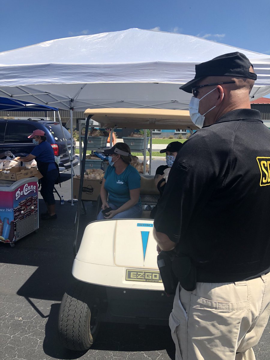 Thank you to our district staff, volunteers, and Pasco County Sheriff’s Dept for continuing to feed our community😊🇺🇸<a href="/pascoschools/">Pasco County Schools</a> <a href="/CENMS/">Centennial Middle STEM Magnet School</a> <a href="/PascoSheriff/">Pasco Sheriff</a>