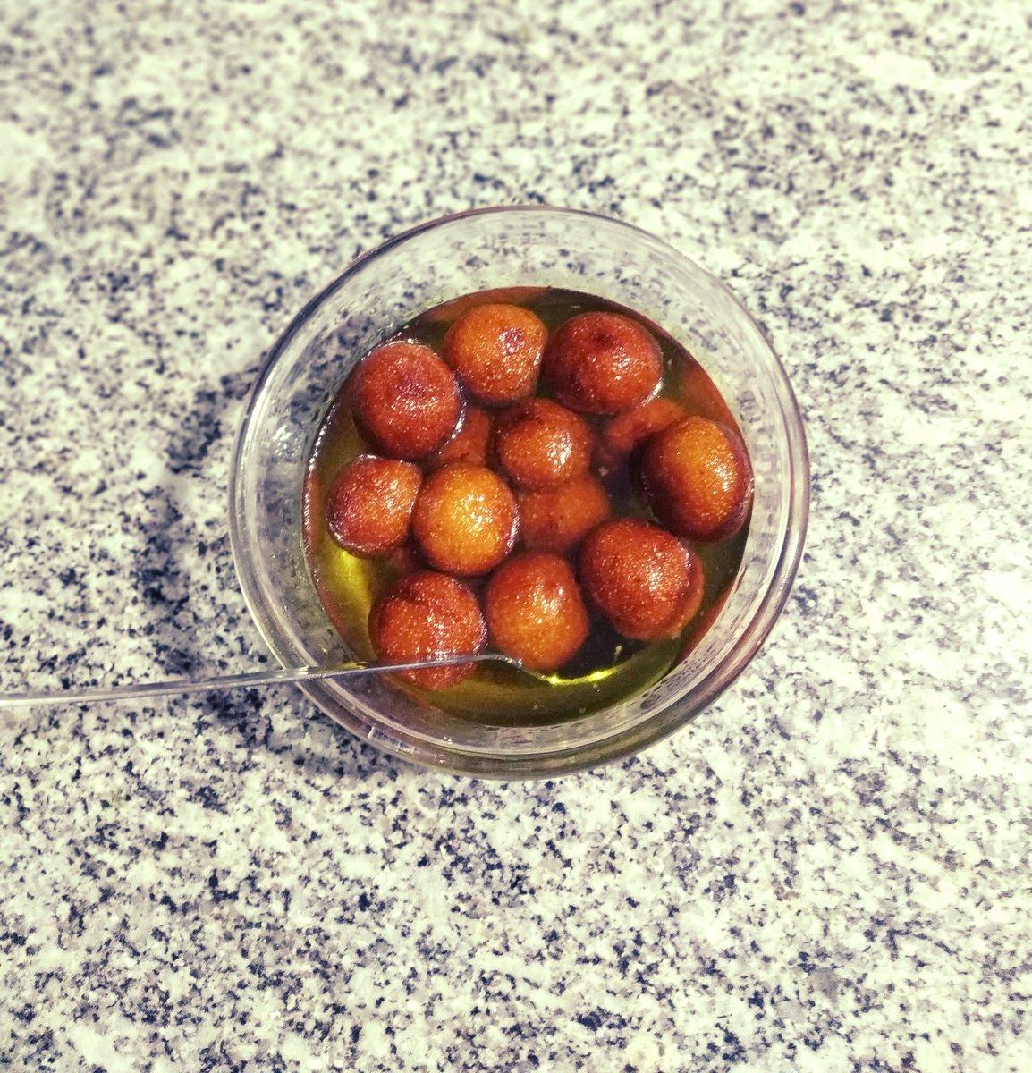 krazyrupz's tweet photo. Sooji Gulab Jamuns made by my supremely talented Maa โฅ๏ธโฅ๏ธ #quarantineandcook #gulabjamun #tuesday #dessertlover https://t.co/VjWT3a4bep
