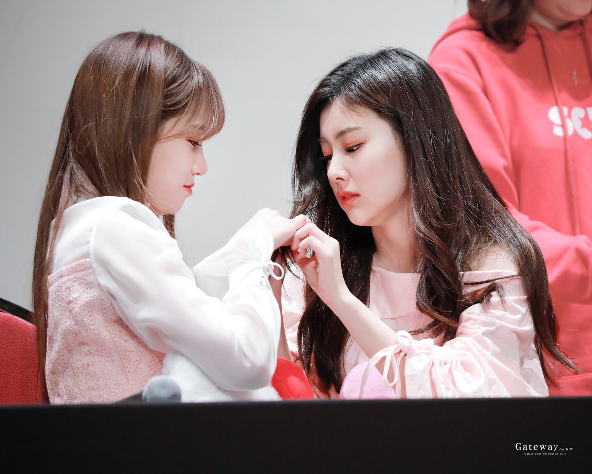 190402 팬사인회

유리랑 혜원이랑 꽁냥꽁냥❤️
귀여운 햄찌들🐹

#강혜원 #혜원 #hyewon #カンヘウォン
#조유리 #유리 #JoYuri #チョユリ
#아이즈원 #iz_one