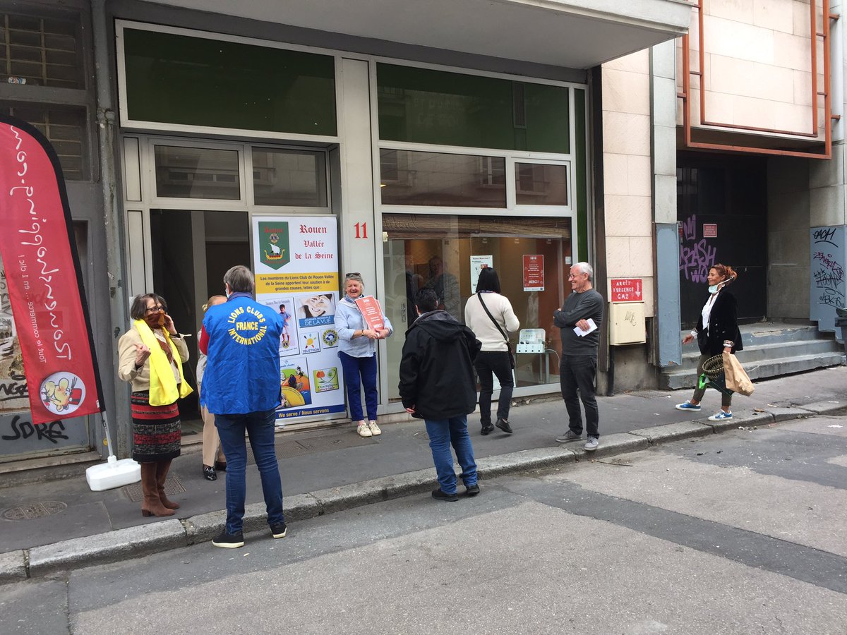 Hier le réseau Rouenshopping a offert en partenariat avec le Lions club 8000 masques à ses adhérents.