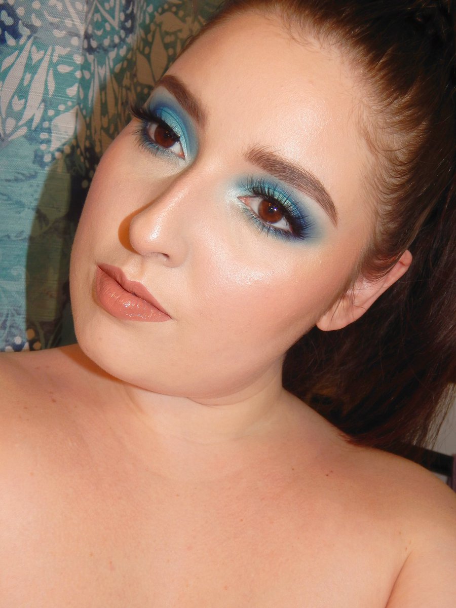 CandiceCottrell's tweet photo. elt like throwing on some blue!
@ABHcosmetics @norvina1 Vol 2
@beautybay EYN Matte Bright
@BenefitBeauty Roller Lash Mascara, Precisely My Brow in 4.5, Gimme Brow in 4.5, Hoola Bronzer & Cookie highlight
💙💙💙💙💙💙
#bluemakeup #abh #norvina #benefit #benebrows https://t.co/uOSuNqeQfK