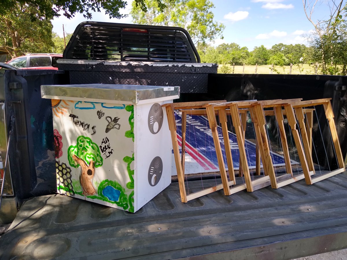 EbenezerHmstd's tweet photo. Took 2 weekends, but I made a Layens Bait Hive!  https://t.co/0xl7eXvYIi https://t.co/r1jy6o4P8G
