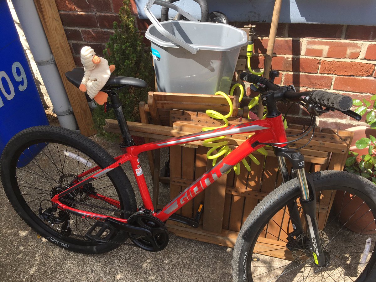 bikereviveshef1's tweet photo. Today’s work involved a safety check on a #giantbikes, fork service and general fettle on a #trekbikes roscoe, playing with my apprentice, teddies, and an #islabike with brake issues #cyclesheffield #theoutdoorcity #sheffieldissuper #dadlife @croggy_app ⚙️🔧 @Ollie2Wheeler https://t.co/ZTg6JE0mhy