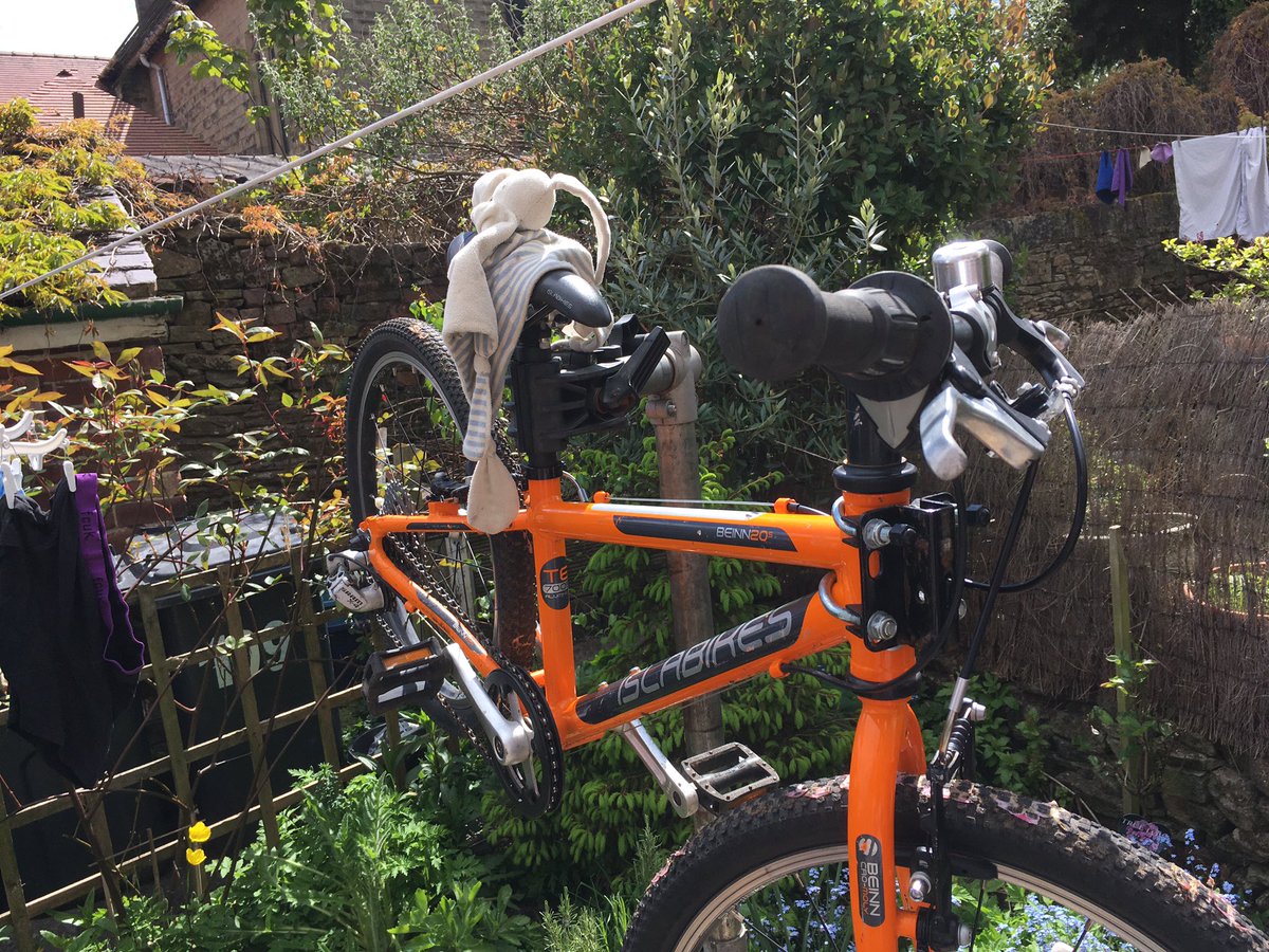 bikereviveshef1's tweet photo. Today’s work involved a safety check on a #giantbikes, fork service and general fettle on a #trekbikes roscoe, playing with my apprentice, teddies, and an #islabike with brake issues #cyclesheffield #theoutdoorcity #sheffieldissuper #dadlife @croggy_app ⚙️🔧 @Ollie2Wheeler https://t.co/ZTg6JE0mhy