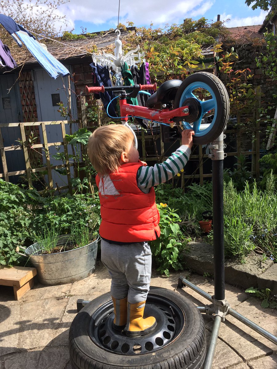bikereviveshef1's tweet photo. Today’s work involved a safety check on a #giantbikes, fork service and general fettle on a #trekbikes roscoe, playing with my apprentice, teddies, and an #islabike with brake issues #cyclesheffield #theoutdoorcity #sheffieldissuper #dadlife @croggy_app ⚙️🔧 @Ollie2Wheeler https://t.co/ZTg6JE0mhy