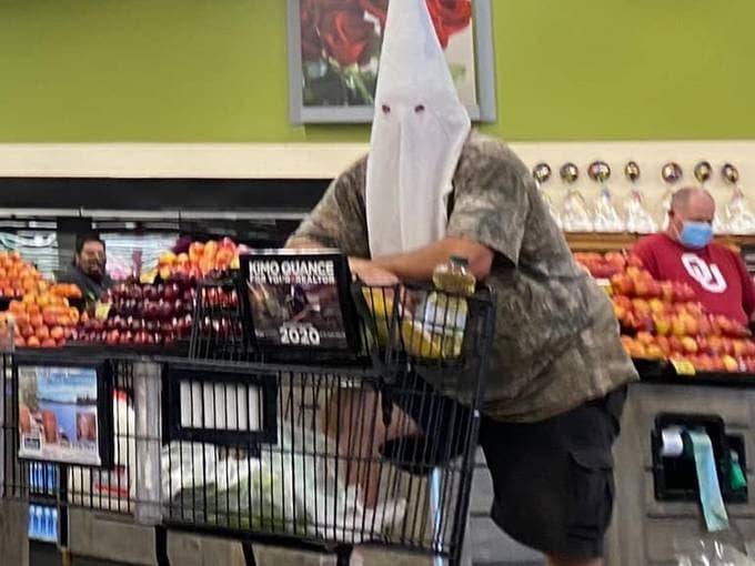 MaskMarks's tweet image. Never wear a KKK hood. Not in a grocery store.
Not ever.

Grade: Immediate expulsion.

(Pic by Tiam Tellez)
