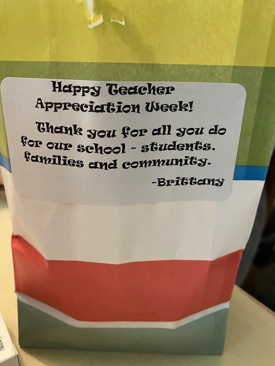 danicarson5's tweet photo. Such a sweet way to come home from working on packing up my classroom. #teammann @brenicole0201 https://t.co/nOMdRxubIi