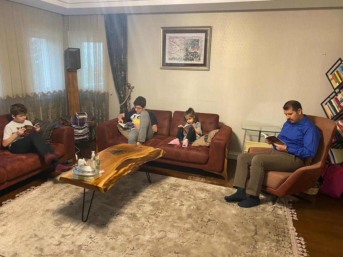 sivasmem's tweet photo. Zamanı geldi. Şimdi Sivas İçin Kitap Vakti. Sayın Valimiz Salih Ayhan’ın öncülüğünde kitap okuma saatimiz başladı. 📚
Haydi sen de bize katıl.

#SivasİçinKitapVakti

@ziyaselcuk @valisalihayhan @hmzaydg @adnanboyaci @ebubekirsavasci @meb_ailesi2023 https://t.co/Yjjhfp8TNx