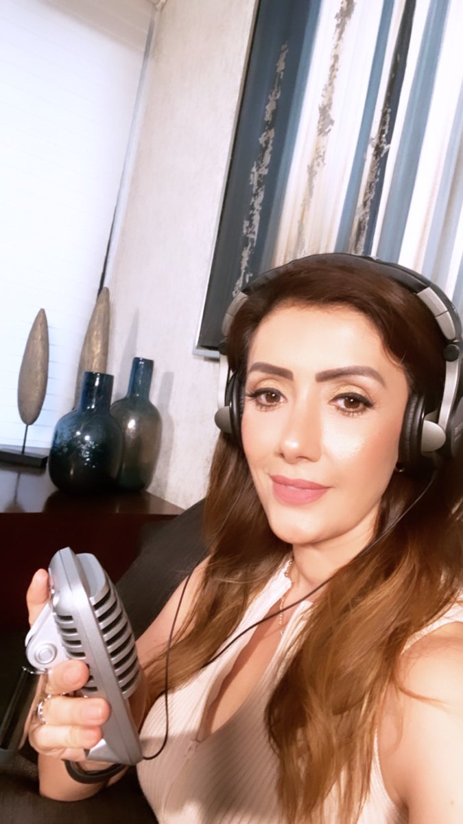 coraneldagzz's tweet image. Terminando mi programa de radio #queshow en @genesis981fm ya 15 años al aire en este espacio  desde cabina y Hoy en medio de este #confinamiento desde 🏠 , y aquí sigo soñando, trabajando siendo proactiva y productiva no paramos a seguir luchando con la mejor actitud y todo el💓