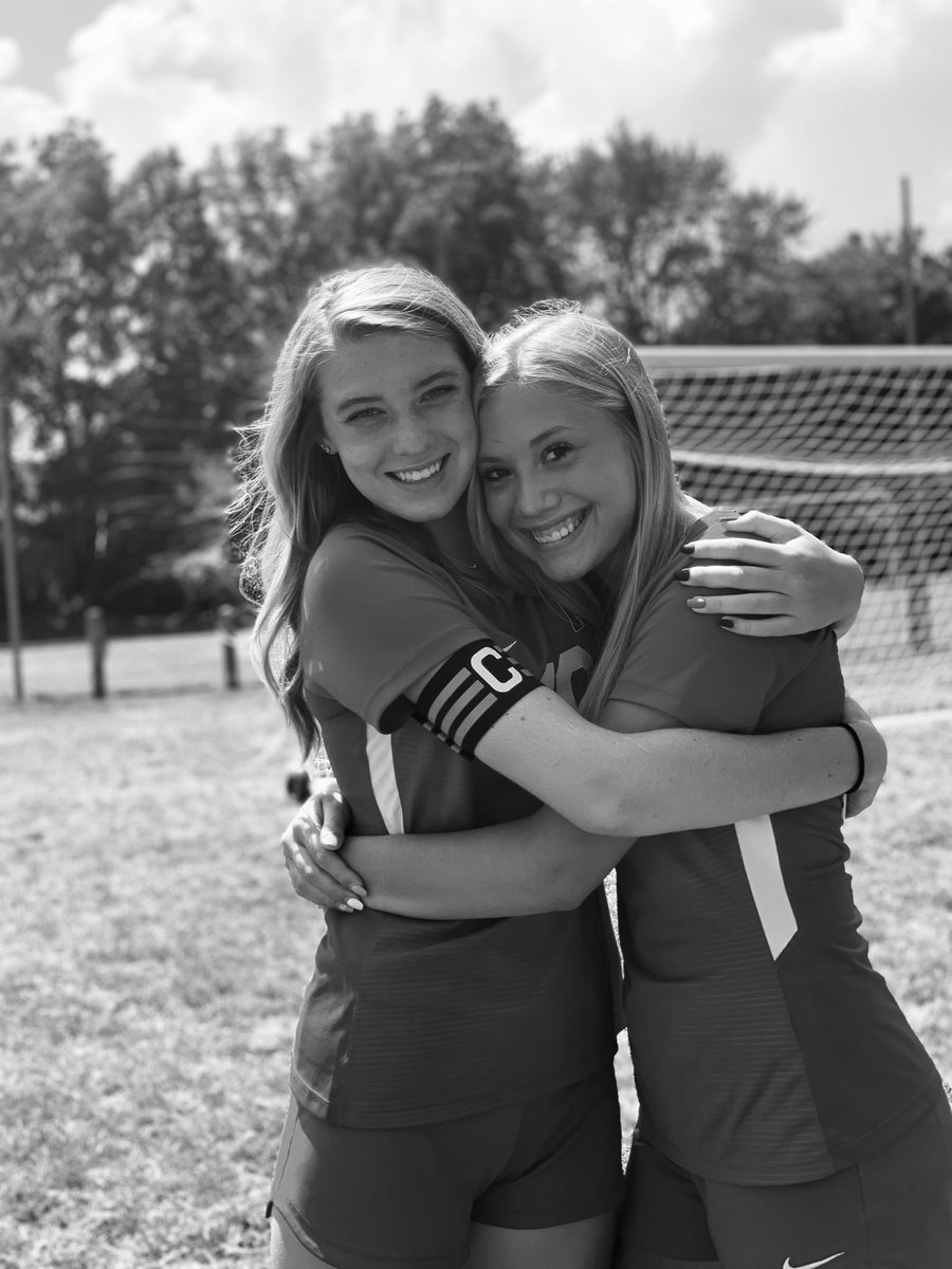 amelia_arthur9's tweet image. happy birthday to one of my best friend, the girl that should not own a car, and to the girl that laughs at literally everything!! @faithdiff I hope 17 brings you safer driving habits!! love you Sm thanks for always pushing me to be better&amp;lt;3