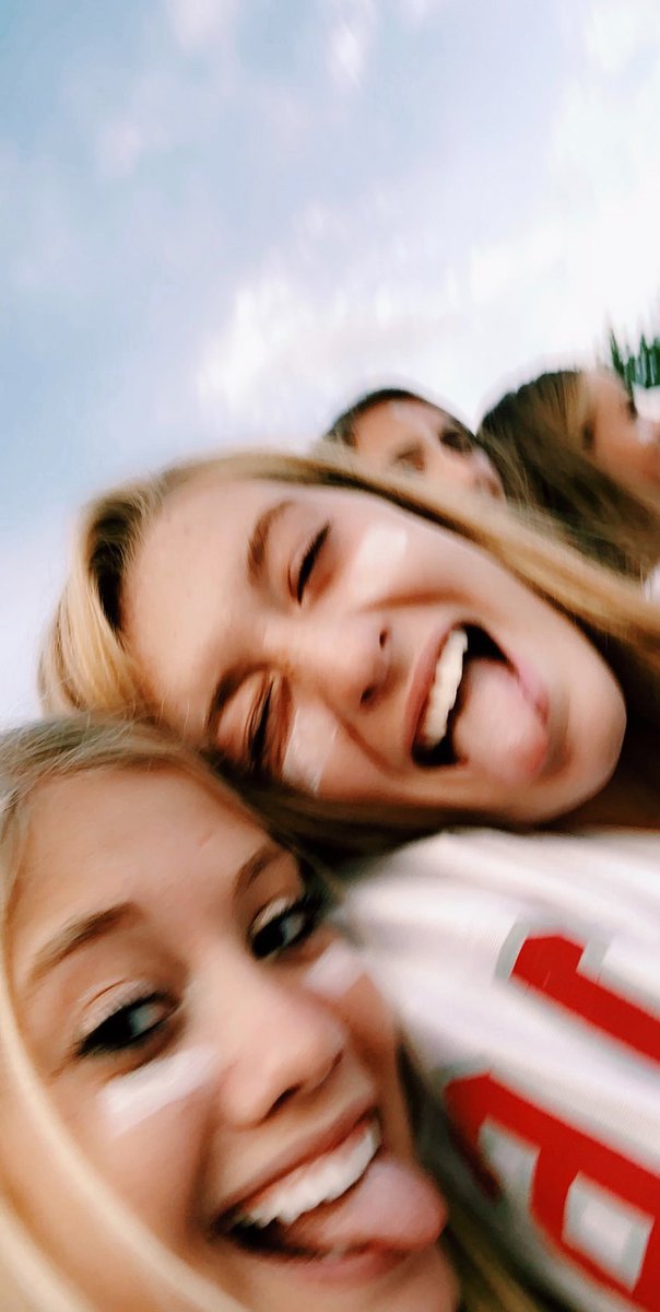 amelia_arthur9's tweet image. happy birthday to one of my best friend, the girl that should not own a car, and to the girl that laughs at literally everything!! @faithdiff I hope 17 brings you safer driving habits!! love you Sm thanks for always pushing me to be better&amp;lt;3