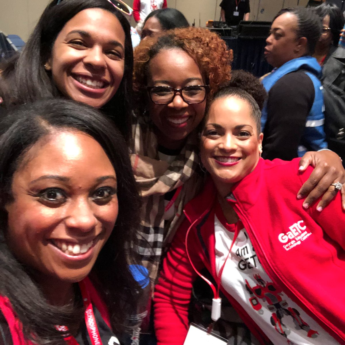 MicrosoftFlip's tweet image. Incredible educators, brilliant ideas for distance learning!

🏈 @MrCoachK15 engages academically + athletically
💌 @kellie_digital enriches with family + #FlipgridAR
🔮 @apsitnatasha empowers + fosters growth district-wide

educationblog.microsoft.com/en-us/2020/05/…

#MicrosoftEdu
#FlipgridForAll