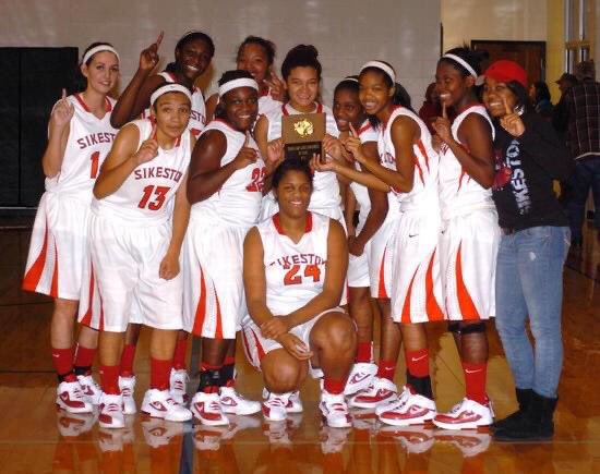 _SHSAdviser's tweet photo. In honor of Senior Week, my favorite bulldog memory is
- my team winning the kickball tournament in 4th grade
- Becoming the College Adviser at SHS (I love everything about that) 
- Making shirts for my brother’s football games
- All of my senior year 

#FavBulldogMemory https://t.co/zDcClMfWLD