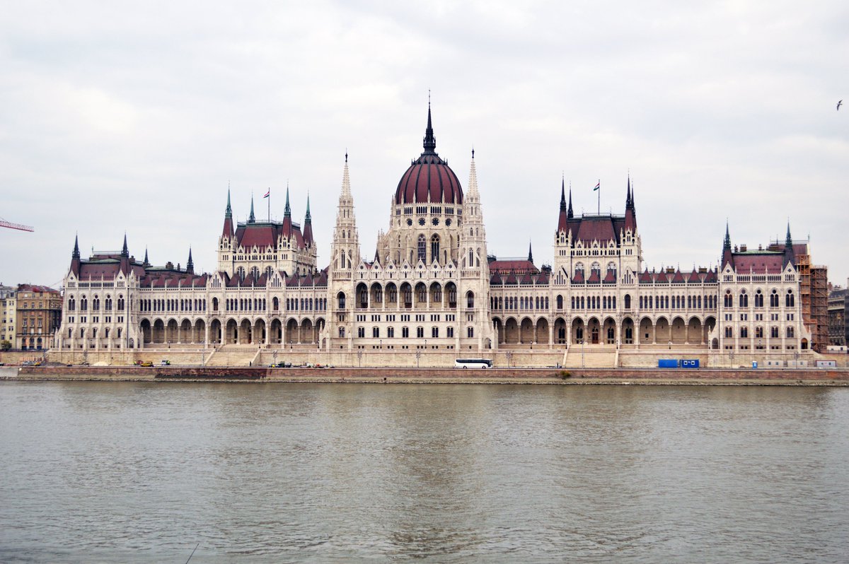 P4 #BattlePhoto le parlement de #Budapest  en travaux en 2013