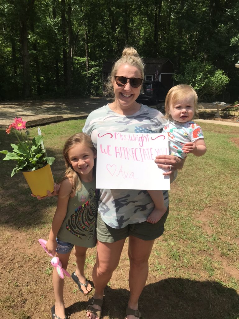 andreamommy4's tweet photo. Day 2 of Teacher Appreciation Week! We made a surprise visit to Ava’s loving teacher @lisemarie25 house! So great to see you! Thank you so much for loving Ava, we are beyond grateful for having you in our tribe! #rpesteachersrock #ncssbethebest @RPES_Cougars https://t.co/y0euJZ1DM6