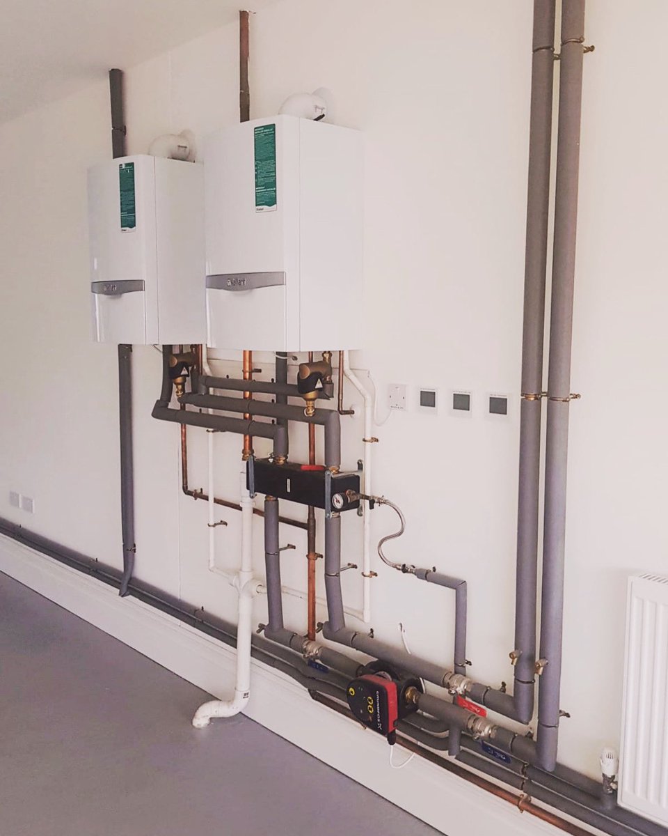 SWHuntHS_Ltd's tweet image. Last job of 2019. A bespoke plumbing and heating system for a large full house renovation in Brentwood carried out by one of our highly qualified engineers.
#vailant #spirotech #grundfos #heatmiser #bespokeheating #localplumbers #essexplumbers #renovation #neatpipework