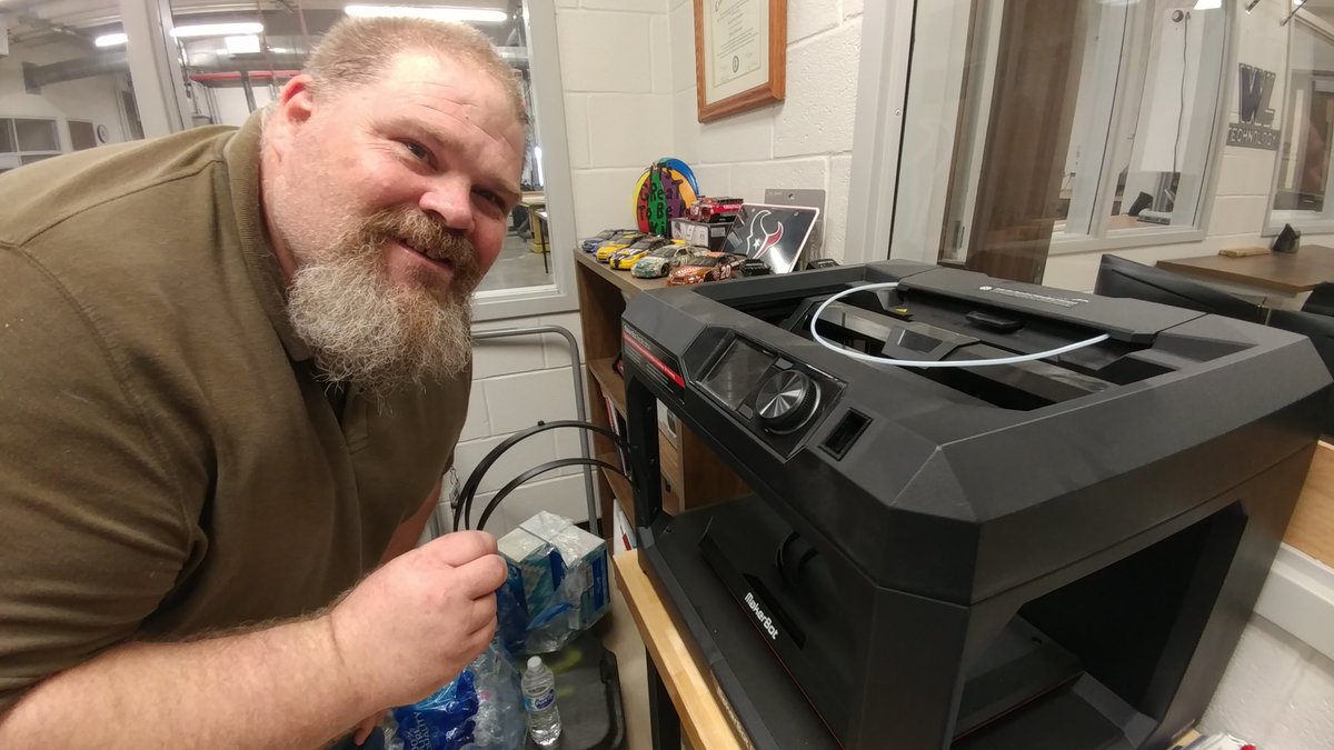 MrsTechTompkins's tweet photo. WLMS CTE #TeamTompkinsCTE producing PPE equipment and donating it to the community. We have face shield headbands &amp; face masks. 3D printers are so much faster than my sewing!
@techtompkins
@HumbleISD_WLMS 
#WLMSImpact
@HumbleISD_CTE
@ElizabethFagen 
@HumbleISD 
#BetheLight https://t.co/o1NkZl5T7w