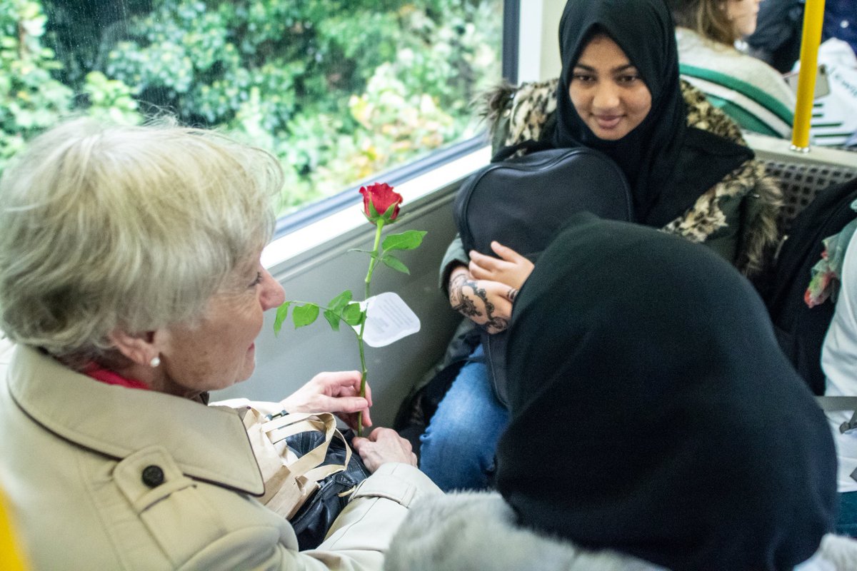 CitizensUK's tweet photo. Beyond #COVID19 we need to build the world as it should be - inclusive, kind and respectful - on issues from wages and work, to migration and social isolation. Here's how #communityorganising can help: https://t.co/Q9hnXcmRtF #ClapForCarers #ThankKeyWorkers https://t.co/IrX7j7tUO9