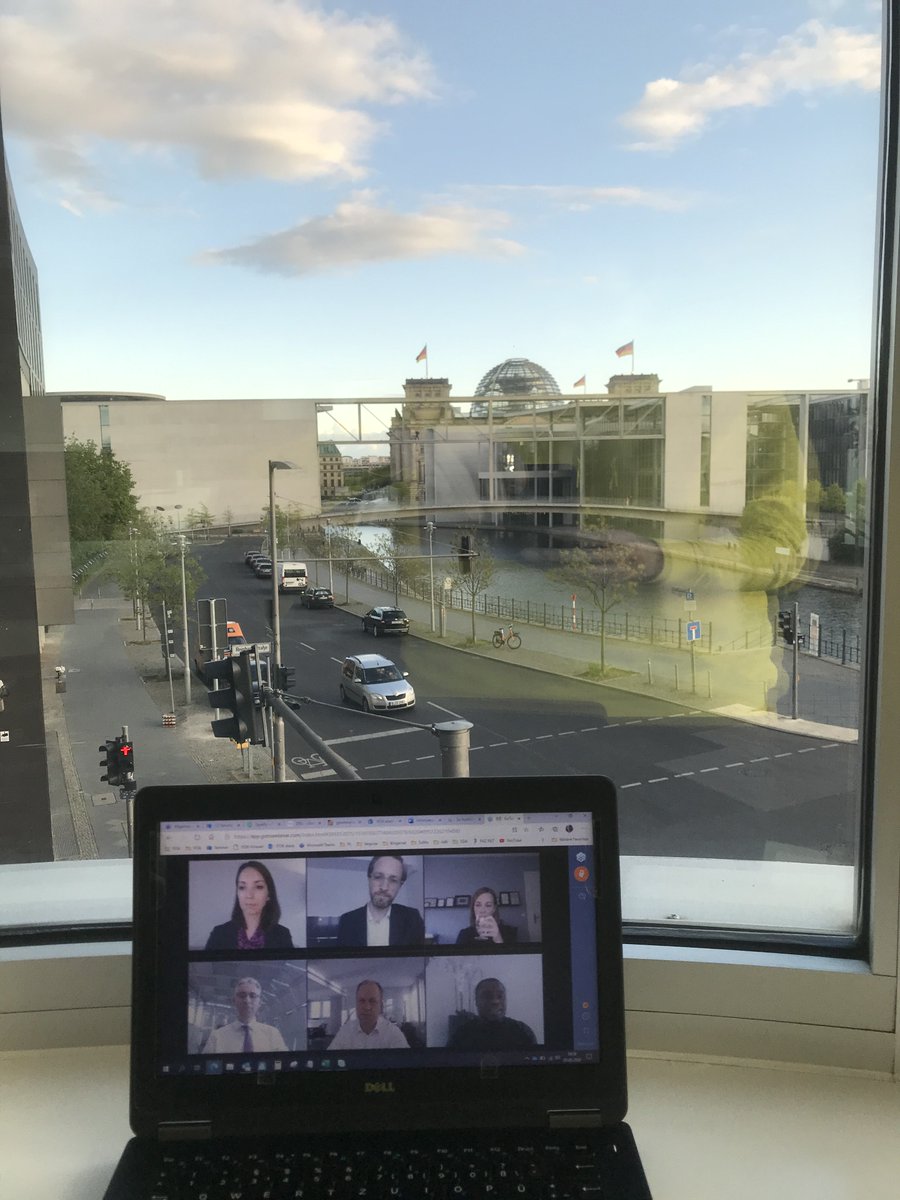 Die Vorteile des #DenkraumDigital? Man kann von überall zuschauen!
 
Falls ihr das Live-Event verpasst habt könnt ihr euch den Livestream ganz einfach auf unserer Webseite ansehen: faz-konferenzen.de/denkraum-fuer-…