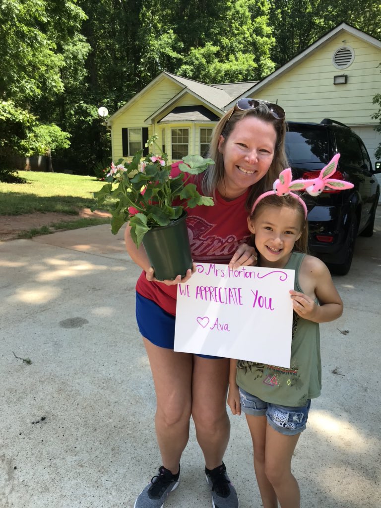 andreamommy4's tweet photo. Day 2 of Teacher Appreciation Week! We surprised @Candicehorton01 at her house! Thank you for all you do for Ava! We love you! 🐾💙🐾 #rpesteachersrock #ncssbethebest @RPES_Cougars https://t.co/ks0GMXaNkN