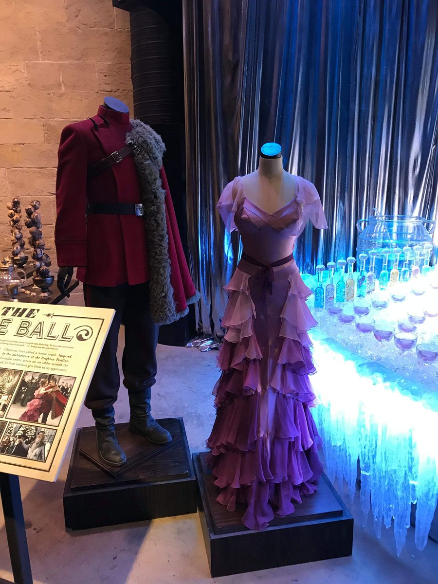 Le bal de Noël de Poudlard dans Harry Potter et la coupe de feu : les tenues d'Hermione et Viktor Krum, les décors du buffet et la tenue de Olympe Maxime directrice de l'école de Beauxbâtons #HarryPotter