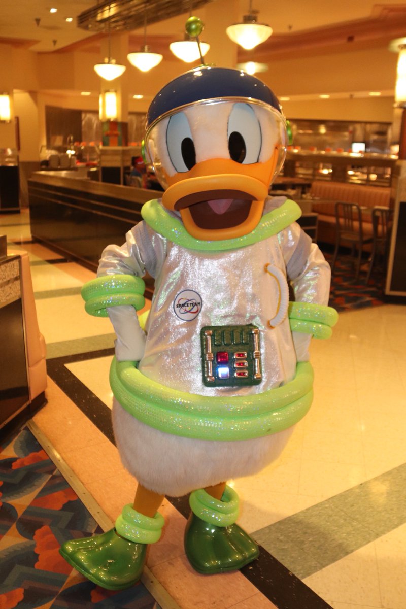 360DegreesofDis's tweet photo. Happy #CincodeMayo from one of #TheThreeCaballeros! #WDW #WaltDisneyWorld #DHS #DisneysHollywoodStudios #MinniesHalloweenDine #DisneySpace #DisneyOuterSpace #DonaldDuck #ThreeCaballeros #ドナルドダック https://t.co/TwyEyh6Gtx