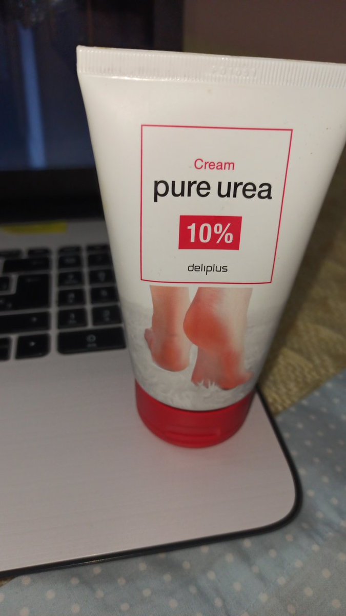 FanyLindroos's tweet photo. Doncs els dimarts sempre m'agrada fer algo extra d'atenció al meu cos. Avui he reprès la costum de mimar als meus peus. I déu meu, esta crema... Fa el que promet, em note els peus entre cotonets https://t.co/TOntqt41iB