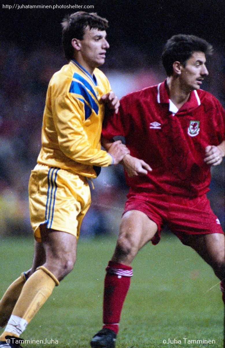 TamminenJuha's tweet photo. Daniel Prodan v Ian Rush, Wales v Romania at the National Stadium of Cardiff, 17 November 1993. Wales were so, so close... #IanRush #DanielProdan #Wales #Cymru #Romania #WALvROM https://t.co/CoWSdmZVva