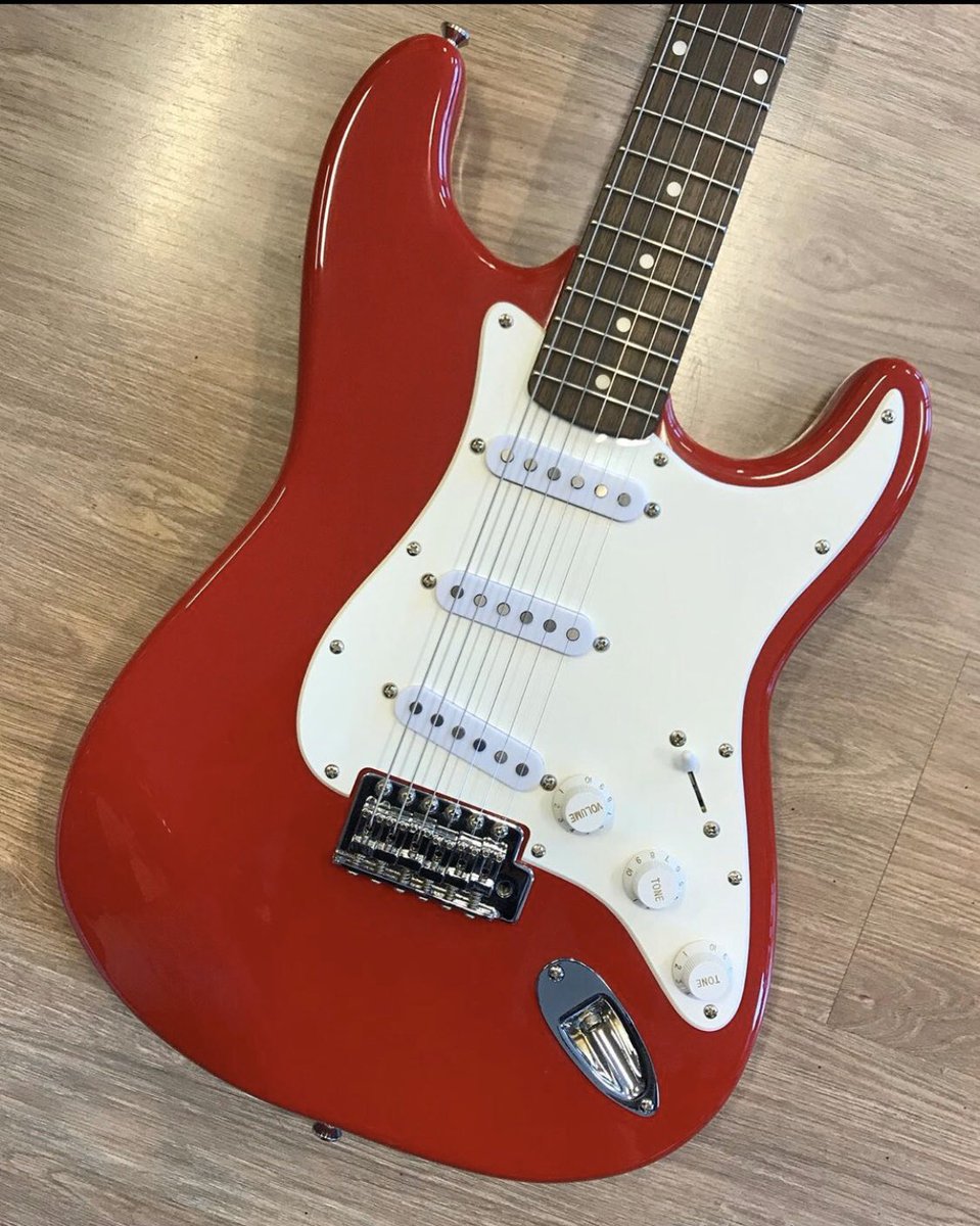 unpluggedmusic2's tweet photo. Guitarra eléctrica Squier Affinity Stratocaster Race Red🔴
.
.

las guitarras de la serie de Squier Affinity entregan el sonido sólido con estilo liso. La Serie Affinity Stratocaster combina las características clásicas 
.
.
#guitarrastrato #guitarrasquier #squieraffinity https://t.co/lVRnQGNeLD