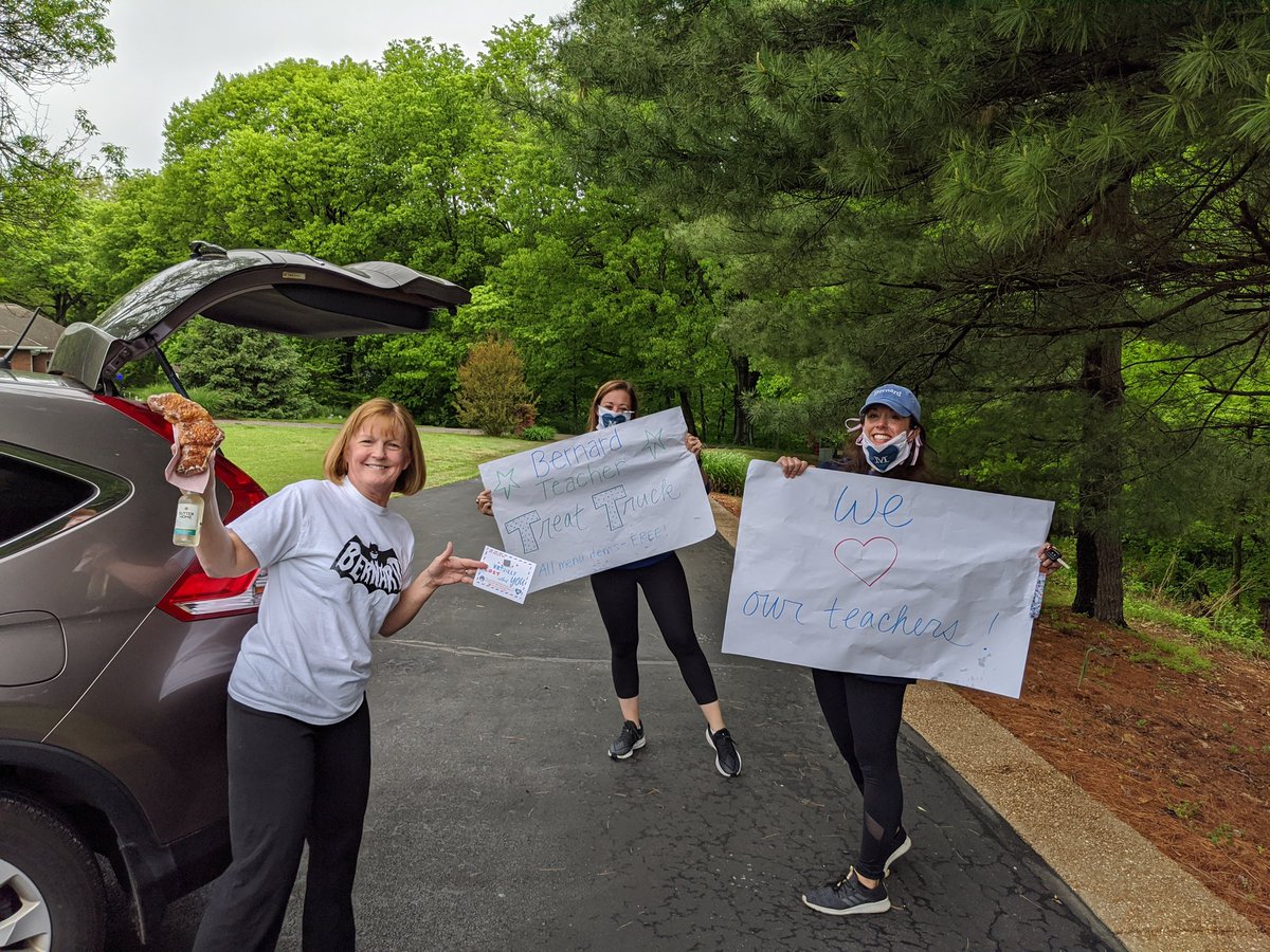 MoesleinFACS's tweet photo. What a great surprise this morning! BMS principals delivering teacher appreciation treats! Thank you, this made my day (week).
#bmspatriotproud
#bmspatriotproud https://t.co/4fu6Qvrjlz