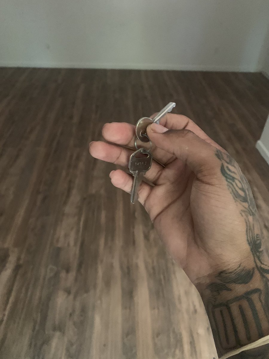 tucckked's tweet photo. New Crib 🏡 #someslight https://t.co/w4o8Z2Wxo4