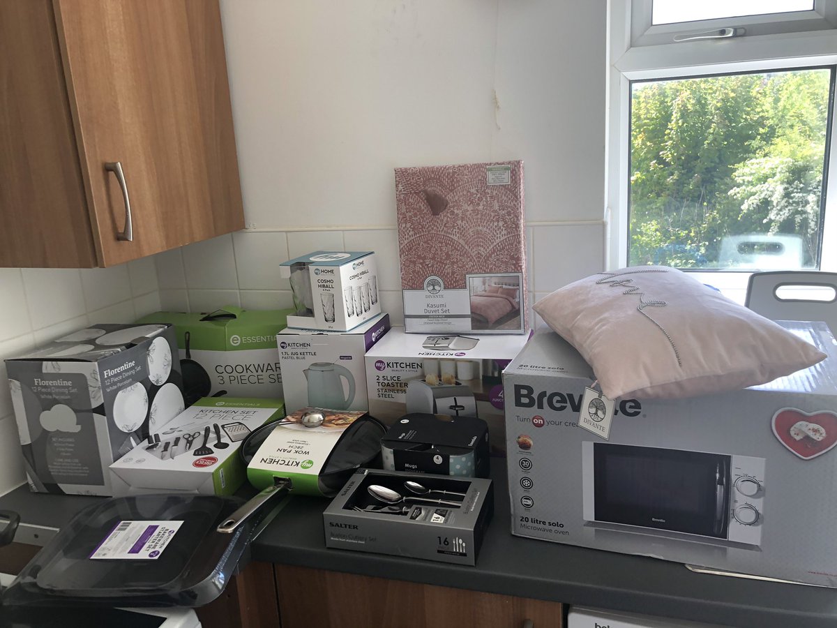 ishrat_YMCA's tweet photo. Thank you soooooo much for helping me in such a hard situation im so overwhelmed &amp;happy n Thankful to @YMCASwansea 
#SmallButVitalCharities @LBFEW
&amp; my lovely ladies @Stacey_ArtsYMCA &amp; @Carlie_YMCA  for taking care of me❤️😍😭❤️💝
xxx https://t.co/kNrI8Zxaqw
