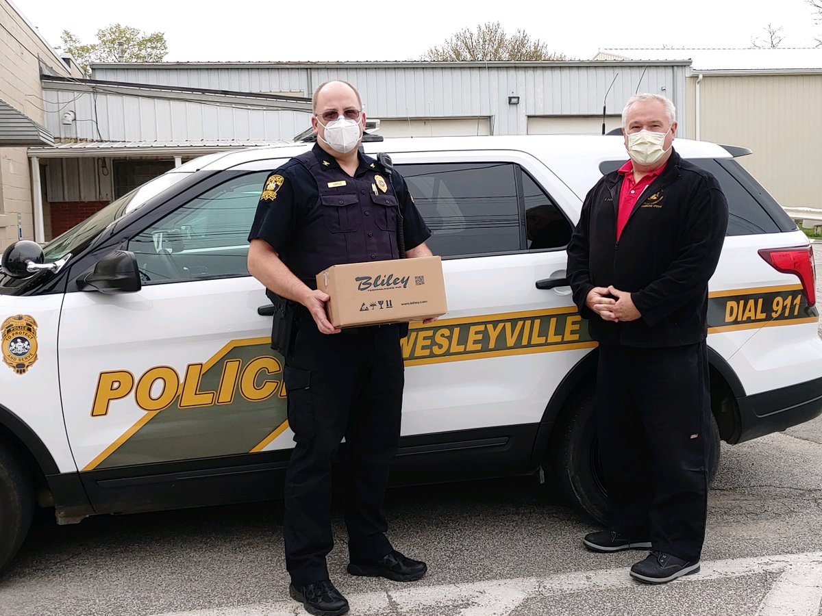 ECGRA814's tweet photo. As part of #ProjectFaceShield #EriePA County Councilman Brian Shank helped deliver face shields to #PublicSafety and #FirstResponders across Erie County.
Thanks to @WesleyvillePA Police and Wesleyville Hose Company for helping #StopTheSpread.
#ErieCountyCOVID19ResponseFund https://t.co/HNPBav7OA1