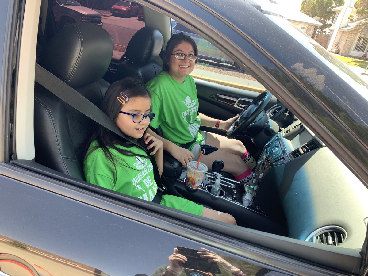 NoraMacias_MCE's tweet image. Drive through service for The 🌎’s Best Teachers! We ❤️our Pirates! #TeamSISD #LearningTakesFlight #TeacherAppreciationDay