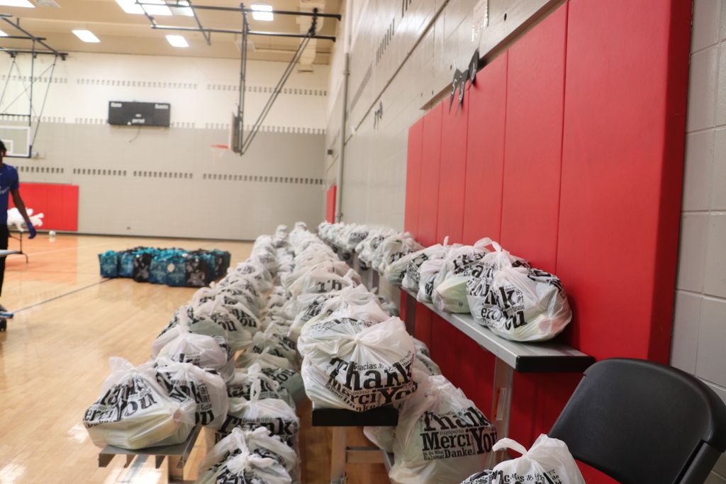 YMCADallas's tweet photo. Looking for a cause to support? Donate to the Y today to aid our association's food distribution efforts. Donate Now: https://t.co/LCIGKY3WlU
#NtxGivingTuesdayNow #YMCA #GivingTuesdayNow https://t.co/ngU9LUfsKD