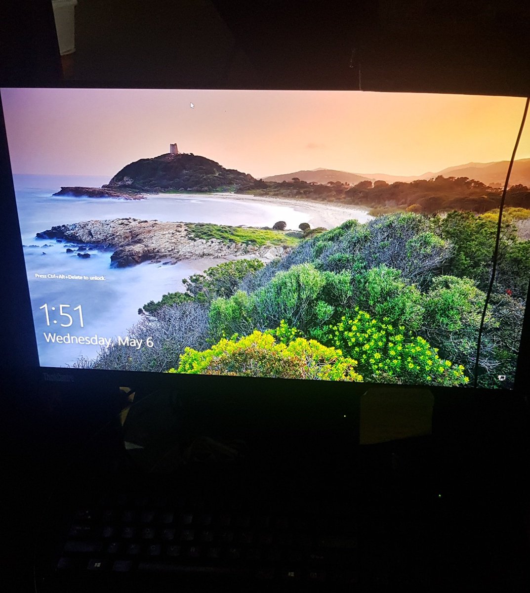 iamianfau's tweet photo. 😭
Hindi ko pa ma-shutdown yung PC ko na inuwi from our office para patuloy pa ring makapaglingkod at makapagtrabaho sa gitna ng pandemic na ito.
❤💚💙
#IStandWithABSCBN #ABSCBN
#InTheServiceOfTheFilipino
#DefendPressFreedom #DefendOurJobs #MalayangPamamahayag https://t.co/rkmGw2nM5P