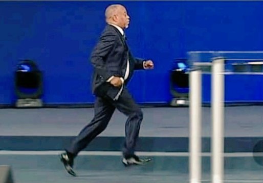 JLethoko's tweet photo. #IKnowYouAreFromEkasiIf you have told yourself that you're not gonna kick the empty tin/bottle you pass on the street and you pass it, you celebrate you're maturity then turn back to kick 😂 https://t.co/l98QptrNIG