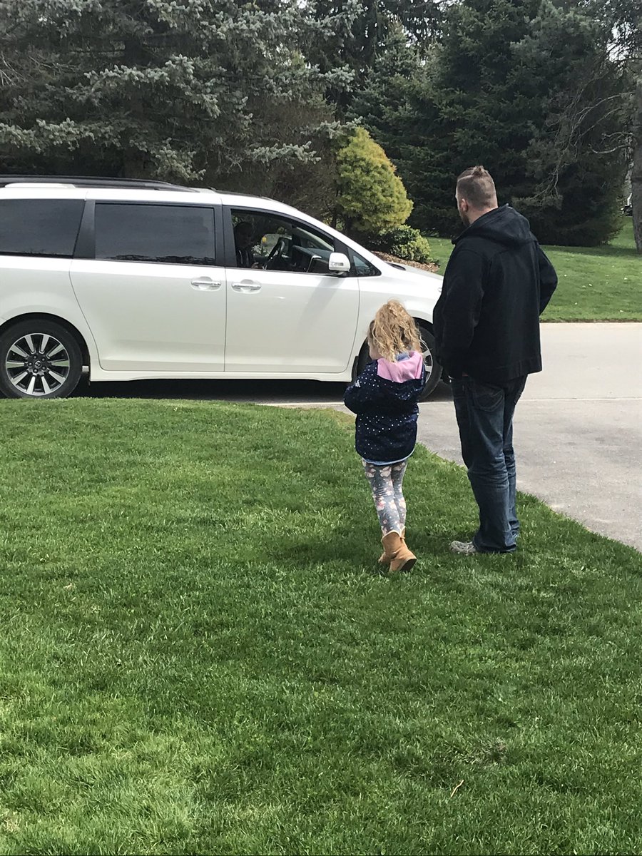 HUGE shout out to @wfwolvestvdsb teachers Mrs. McDougall and Ms Fear-Firman for the curbside visit today. Your kindness and care for your students is amazing. Thank you for making distance learning a little closer today for my little learner ❤️ <a href="/TVDSB/">Thames Valley DSB</a>