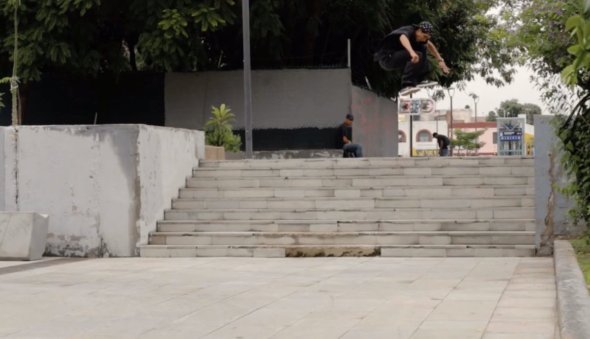 Sierrahardware's tweet photo. PARA TODOS, TODO‼️ Nuevo video de @classic_caps donde parte de nuestro Team @huebosk8 y @seb_lemuskt patinaron con todo 😍🔥 Felicidades!!! Les quedo muy chingon 👊 PUEDEN VERLO EN EL LINK DE @berrics 👈  #Skateboarding https://t.co/Izgrm9FYQ3