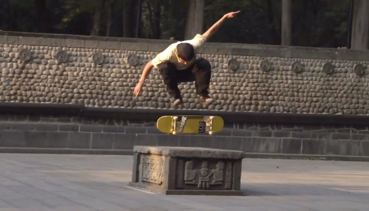 Sierrahardware's tweet photo. PARA TODOS, TODO‼️ Nuevo video de @classic_caps donde parte de nuestro Team @huebosk8 y @seb_lemuskt patinaron con todo 😍🔥 Felicidades!!! Les quedo muy chingon 👊 PUEDEN VERLO EN EL LINK DE @berrics 👈  #Skateboarding https://t.co/Izgrm9FYQ3