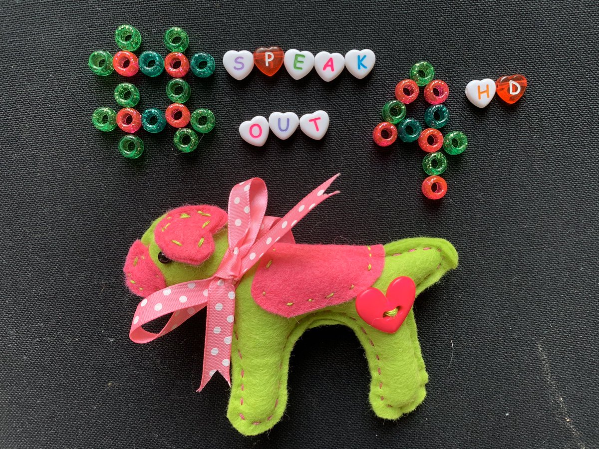 jaq421's tweet photo. #sybilontour having fun with beads &amp; Tony having fun with hats ! Raising awareness of #HuntingtonsDisease  and me paying a beedy tribute to @AwkWords_words  which is blooming good x https://t.co/hH9Mifgivk