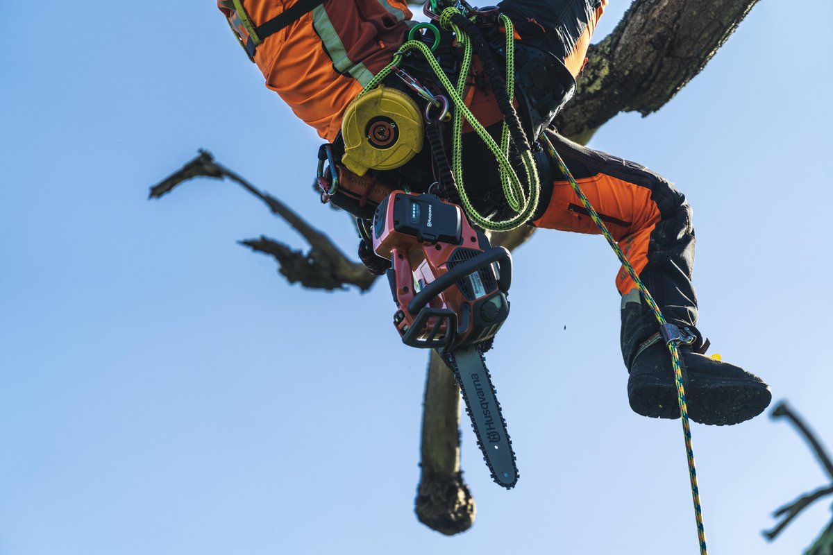 HusqvarnaUSA's tweet photo. Are YOU ready to experience the next generation of #Husqvarna #BatteryChainsaws? Make your buddies jealous by being the first to know when the latest model drops: https://t.co/vMSjE1sORy https://t.co/piCaz5X7mr