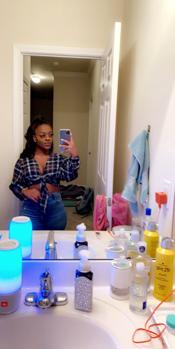 jaylenalaysia's tweet photo. #WhosWhoAtBlackClemson 
🐯 Jaylen Barkley
🏡 Rock Hill, SC
🎓 Junior
📚 Biology Major/Spanish Minor
🤝 A. Bevy https://t.co/f8xwhkEtmk