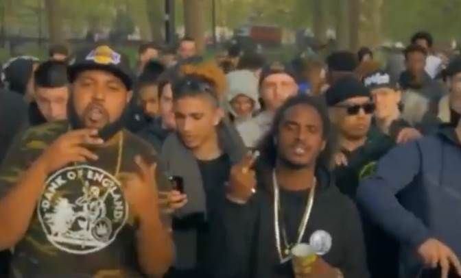 GRMDAILY's tweet photo. ❤️ @IronBarz pays tribute to the late @BlackTheRipper in new track &amp; visuals

➡️ https://t.co/a9Bhpx9WCX https://t.co/d9kk93L3r9