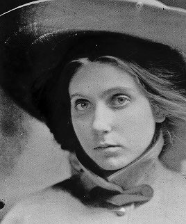 Danny Edwards on X: "The artist Beatrice Wood who James Cameron modeled the  character of Rose on in The Titanic https://t.co/I6J3Jx5auz" / X
