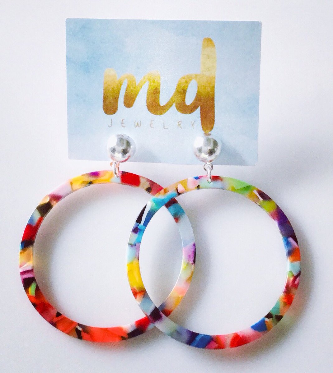 Happy Cinco de Mayo! 🇲🇽 

Our eco-friendly 🌎 acetate hoops feature the full spectrum of colors visible in a rainbow 🌈 #earringstyle #earringsoftheday #earringsoftwitter #CincoDeMayo #CincoAtHome #allthecolorsoftherainbow #HappyCincoDeMayo